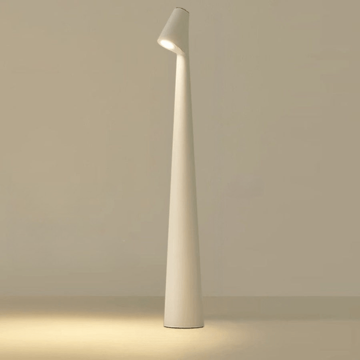 Lampe de table Lumora LED portable, design épuré, sans fil, dimmable, parfaite pour créer une atmosphère cosy.