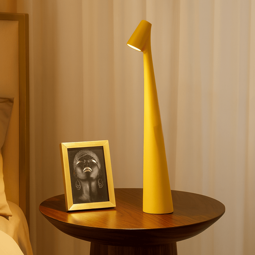 Lumora: lampe LED de table rechargeable, éclairage sans fil, intensité lumineuse réglable, pour intérieur moderne.