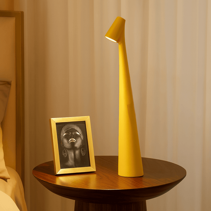 Lumora: lampe LED de table rechargeable, éclairage sans fil, intensité lumineuse réglable, pour intérieur moderne.