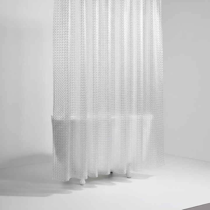 Rideau de douche EVA transparent avec motif cube subtil, parfait pour décorer une salle de bain lumineuse.