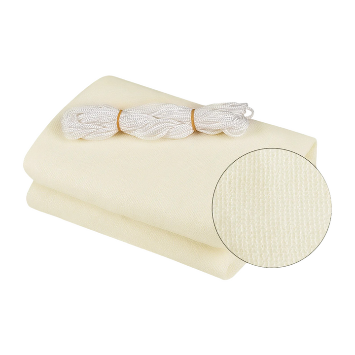 Toile d'ombrage triangulaire crème, résistante au soleil, idéale pour terrasse.