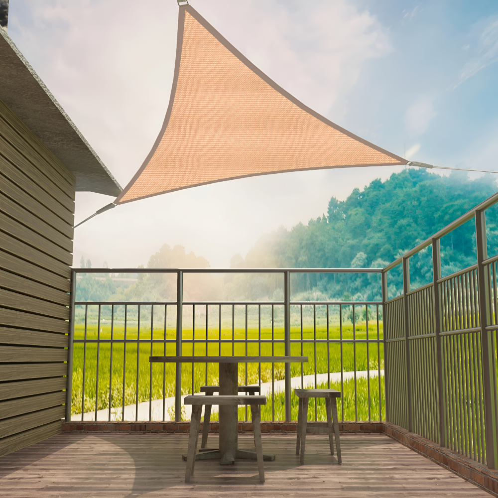 Parasol triangulaire pour jardin, ombre fraîche et protection UV 50+ efficace.