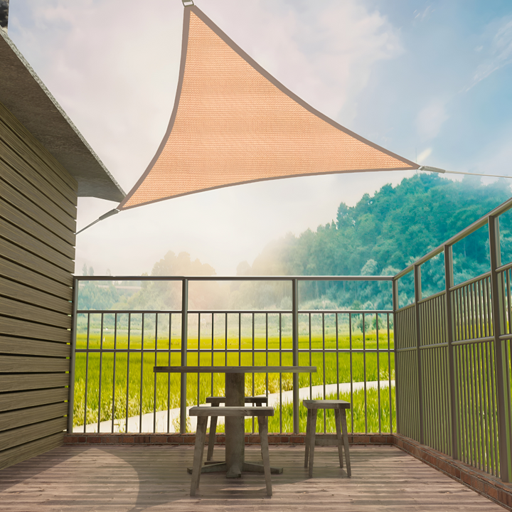 Parasol triangulaire pour jardin, ombre fraîche et protection UV 50+ efficace.