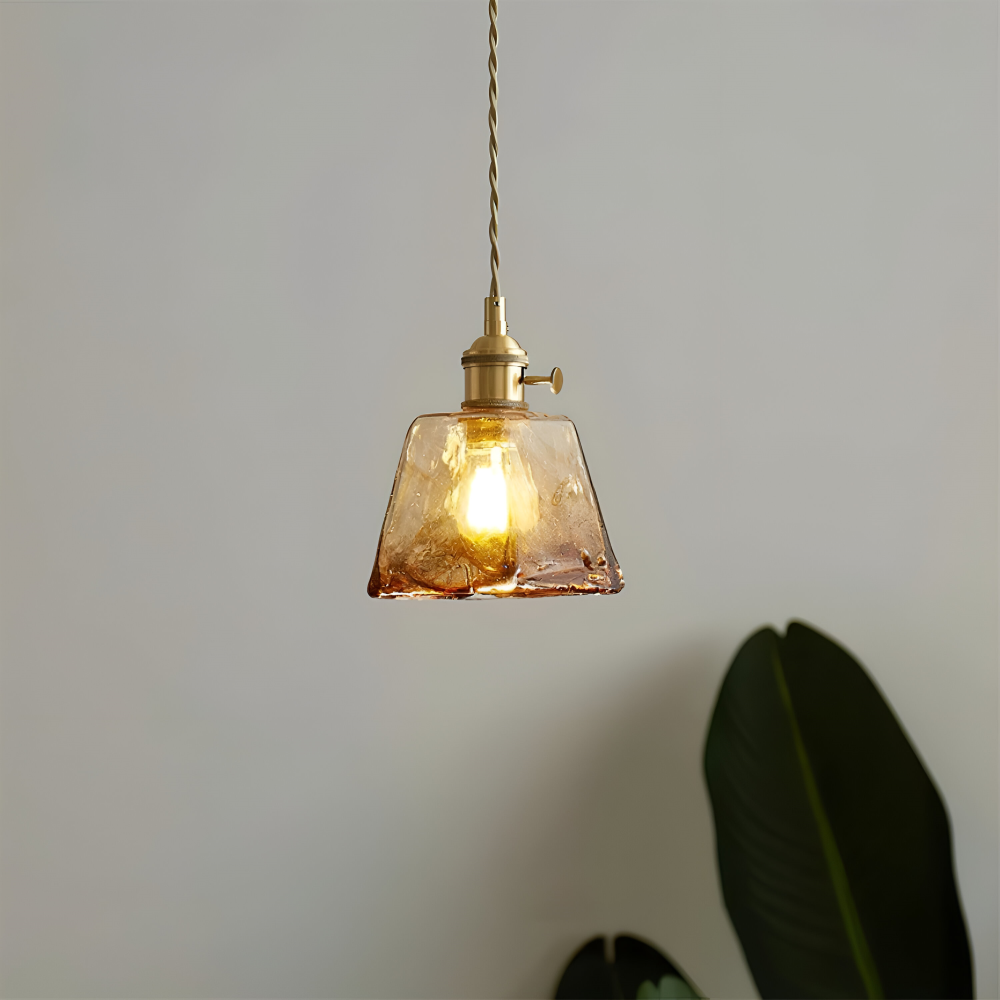 Lampe suspendue antique en verre et laiton, éclairage de qualité supérieure.