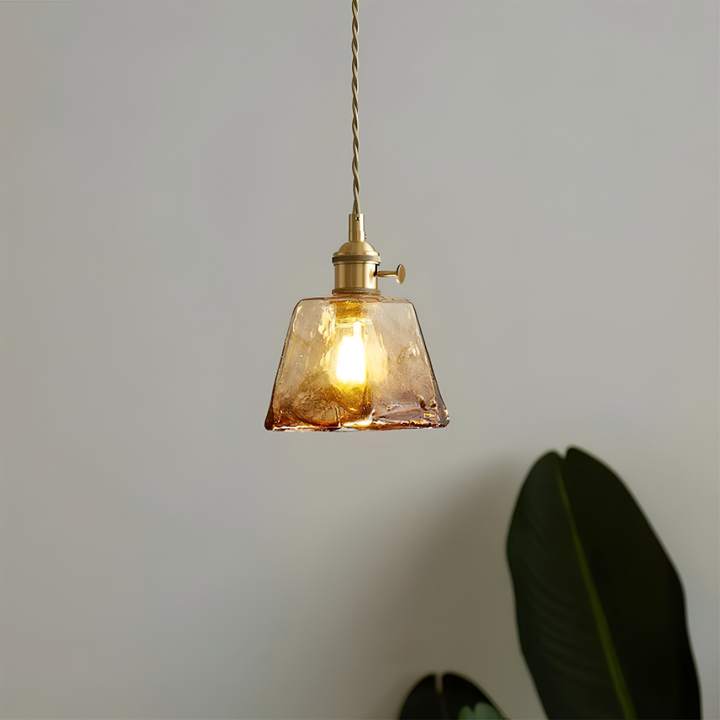 Lampe suspendue antique en verre et laiton, éclairage de qualité supérieure.