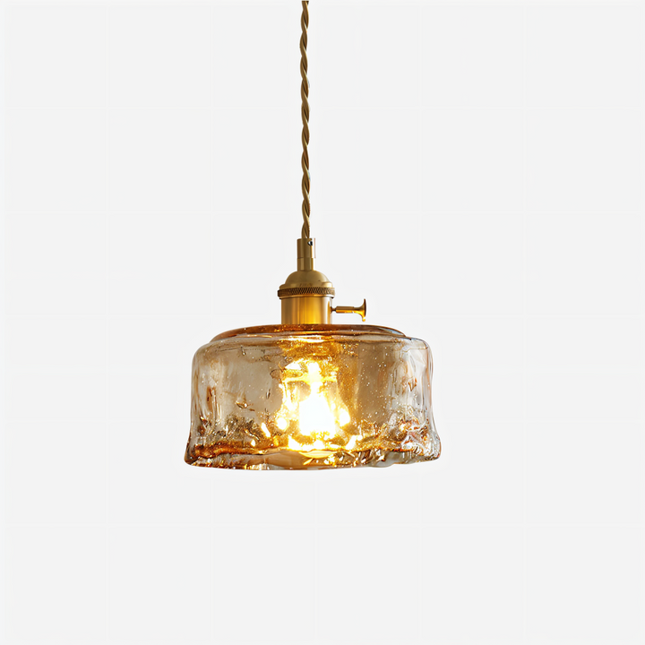Luminaire vintage laiton et verre, finition impeccable, style authentique.