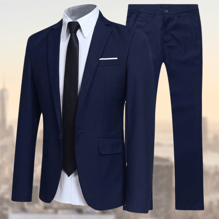 Tailleur homme deux pièces ajusté, avec veston et pantalon, pour un look professionnel au bureau.