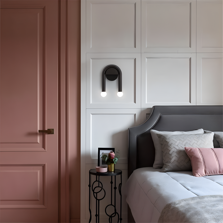 Lampe murale LED noire design moderne, idéale pour salon ou chambre.
