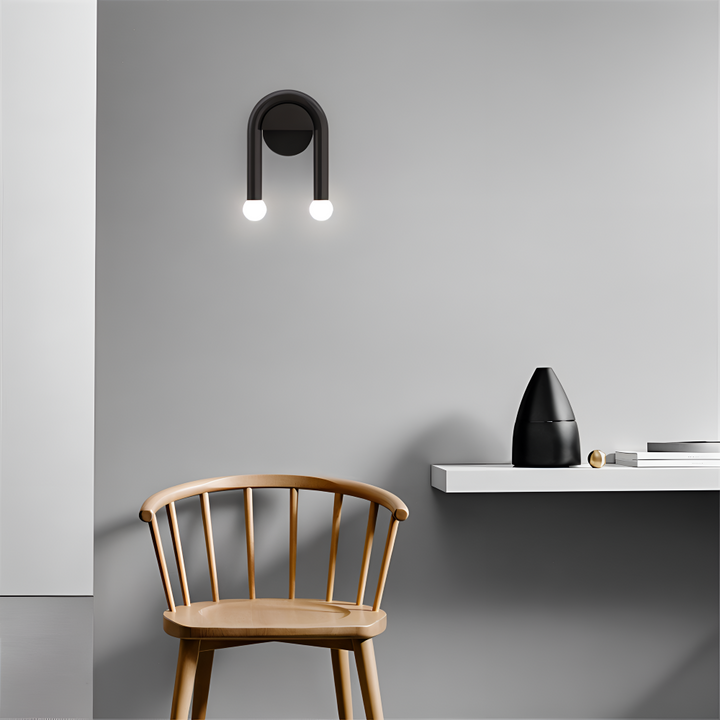 Décoration murale lumineuse : applique LED noire moderne pour un intérieur chic.