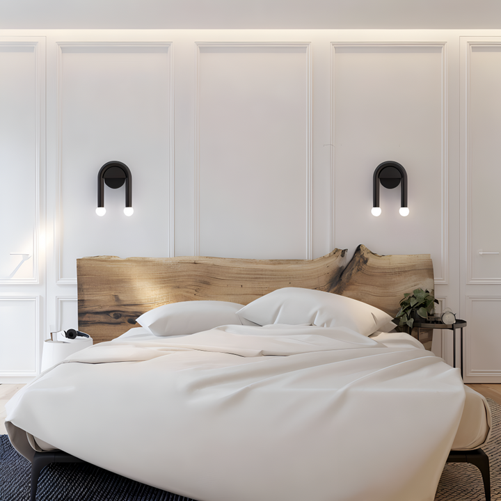 Fixation murale LED noire, design moderne et éclairage intérieur efficace.