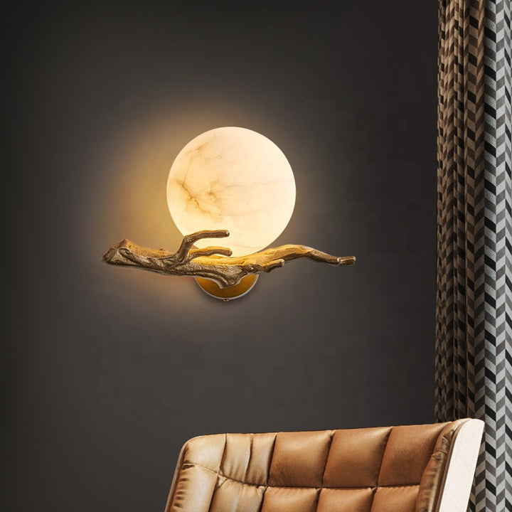Luminaire mural moderne et élégant, parfait pour éclairage intérieur design et décoration contemporaine.