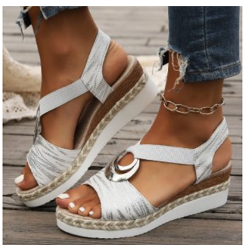 Sandales compensées femme élégantes à bride, confortables pour l'été. Chaussures légères et chic.