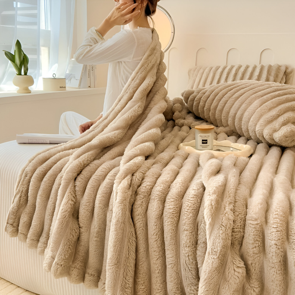 Couverture polaire douce et polyvalente, jeté de canapé ou de lit, confort moderne pour la maison.