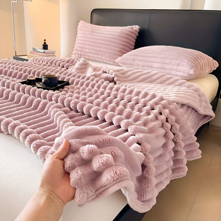 Plaid polaire moderne, rayures fines. Pour un intérieur stylé, douillet et confortable.