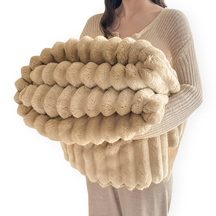 Douceur enveloppante: plaid polaire rayé. Parfait pour la détente à deux ou en solo.