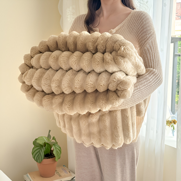 Confort toute saison avec notre couverture polaire douce, parfaite comme jeté de lit ou canapé.