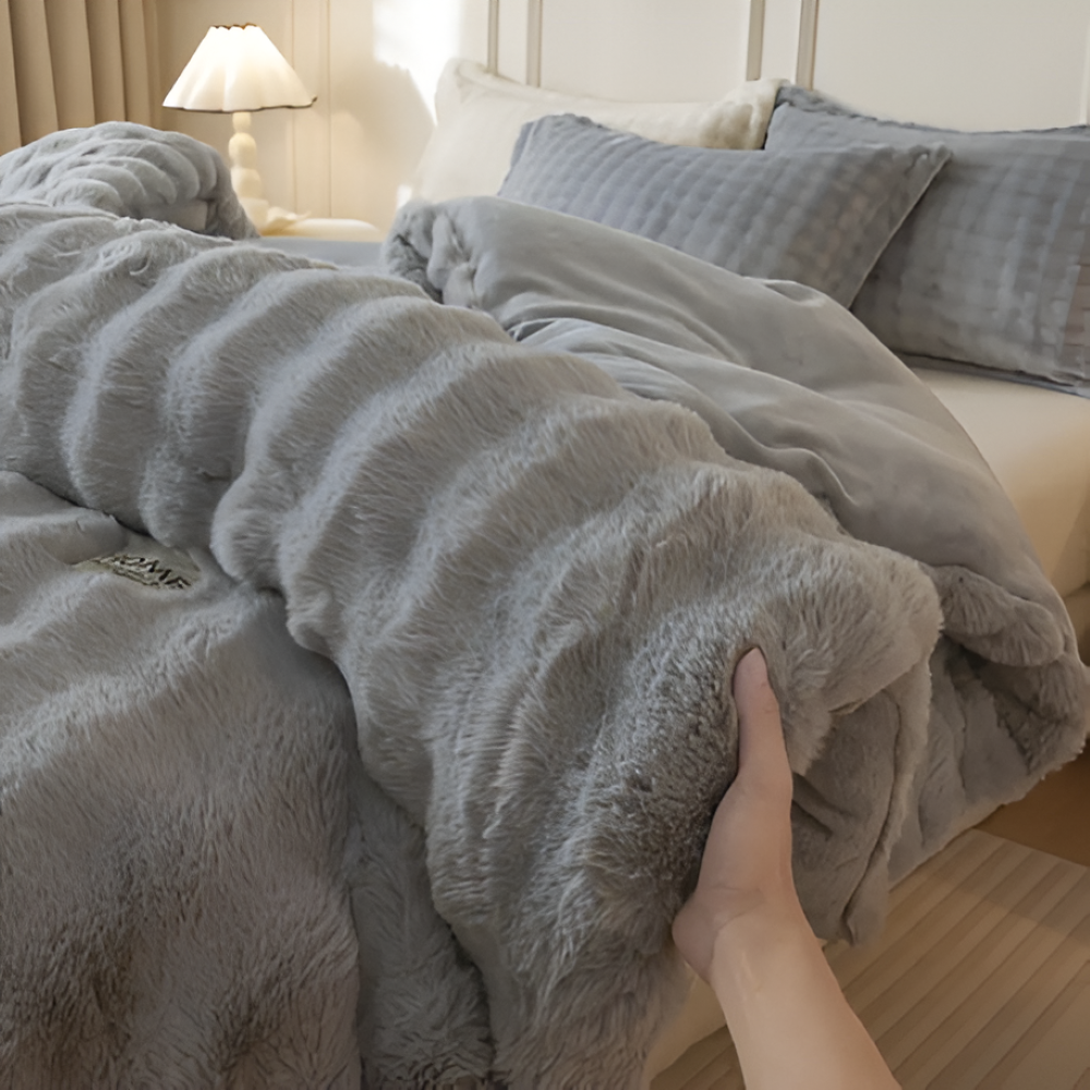 Couette légère en fleece de lait VelouraDream, confort toute saison pour votre chambre.