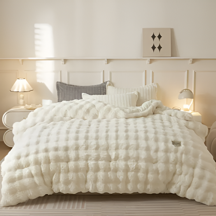 Literie de luxe: couette VelouraDream, chaleur et douceur enveloppantes pour un sommeil paisible.