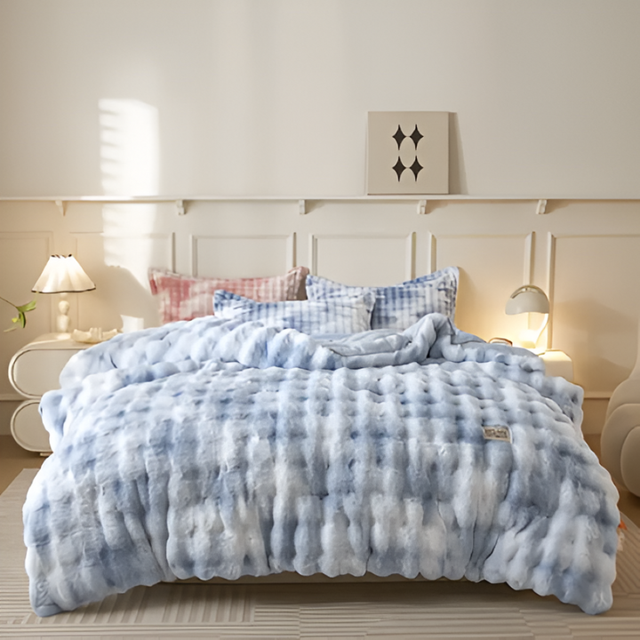 Couette hypoallergénique VelouraDream, fleece de lait, chaleur légère et douceur incomparable.