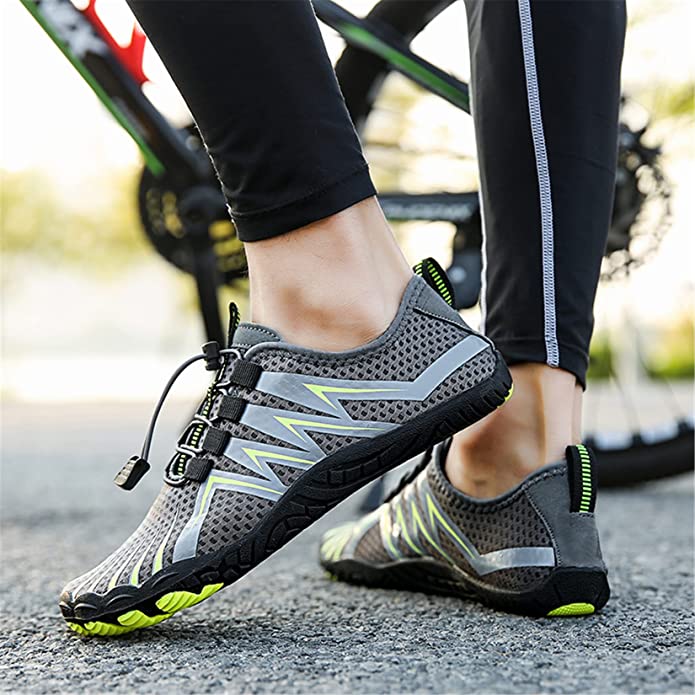 Chaussures d'eau d'extérieur, parfaites pour la plage, le kayak et la marche aquatique. Antidérapantes.