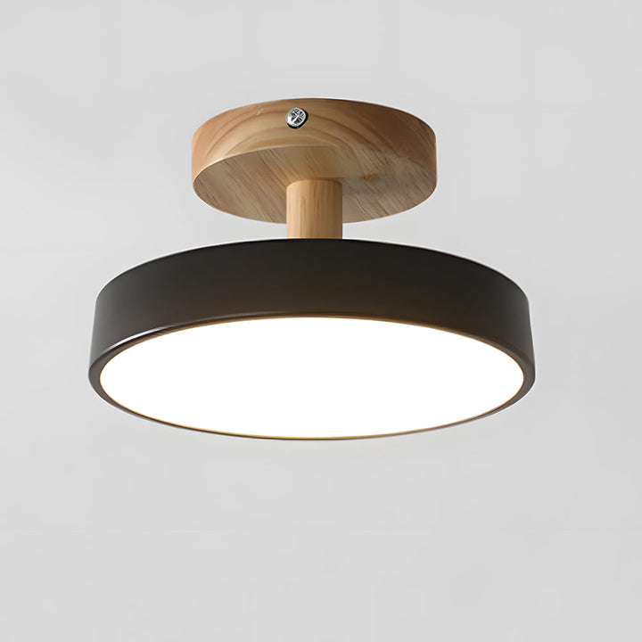 Lampe de plafond en bois et touches pastel. Éclairage LED pour salon.