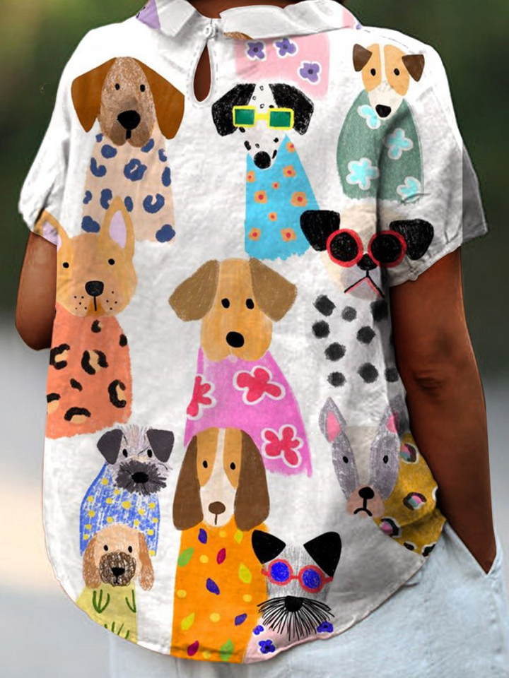 Top femme estival en tissu léger, motif chiens et animaux ludiques. Confortable pour un look décontracté et stylé.