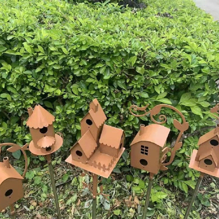 Cadeau nature : maison d'oiseaux décorative pour aménagement extérieur. Idéal refuge oiseaux, charme jardin.