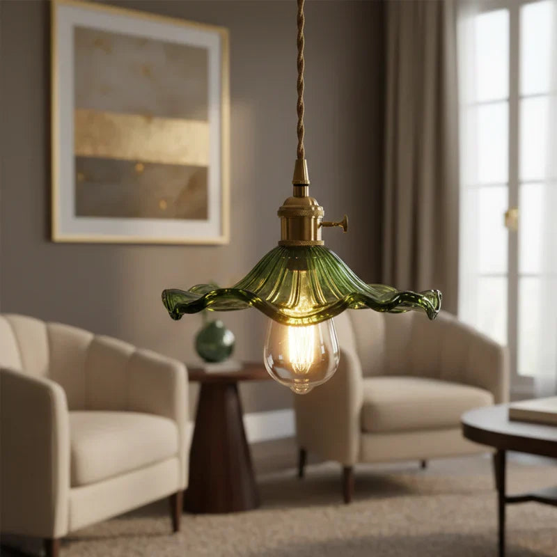Suspension lumineuse élégante style tropical, laiton & verre, pour salon moderne.