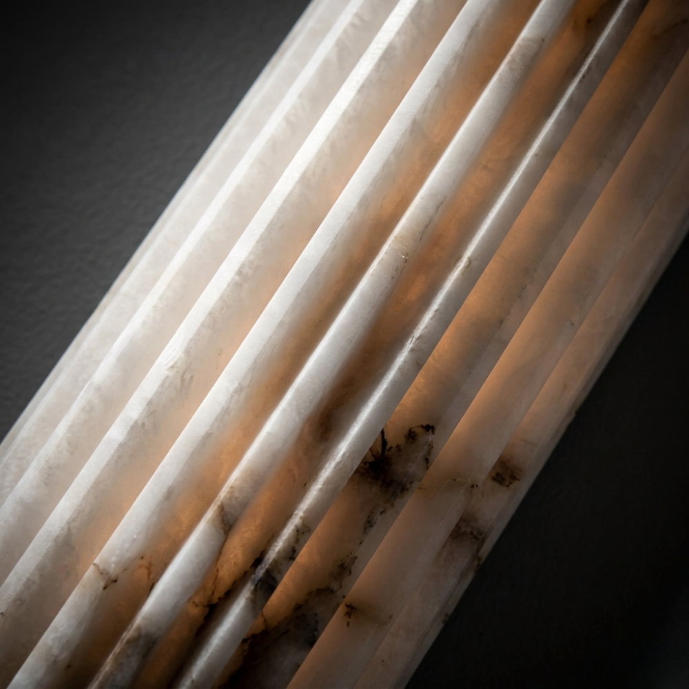 Applique murale élégante et moderne, luminaire design pour un éclairage minimaliste en chambre ou salon. Ambiance assurée.