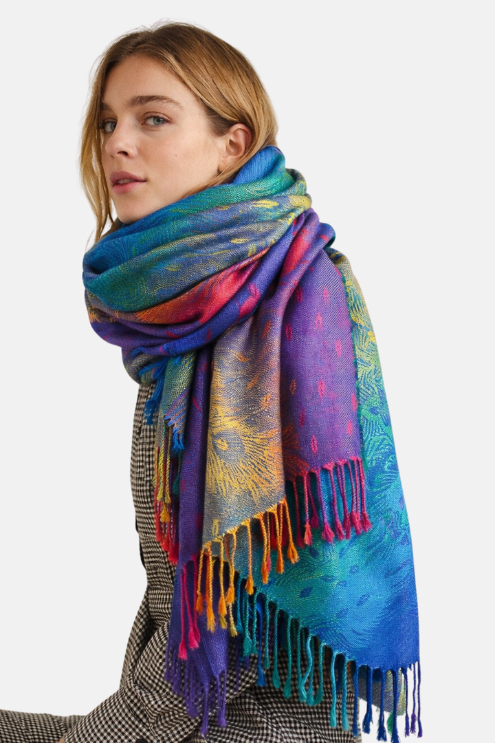 Écharpe bicolore or et bleu, douce au toucher. Idéale pour un look élégant et chic en automne/hiver.