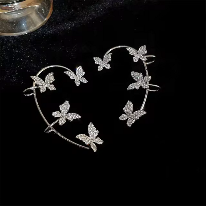 Femme portant des boucles d'oreilles clip papillon élégantes, sans perçage, bijou en or avec zircon.