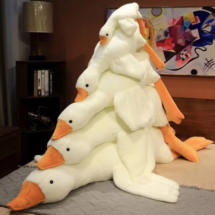 Grande peluche oie GooseHaven, utilisable comme coussin géant doux. Confort optimal pour la chambre d'enfant.