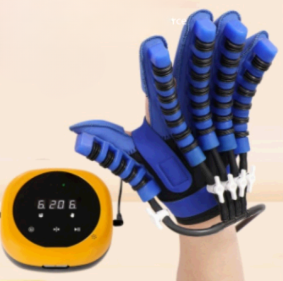 Thérapie miroir et entraînement doigts avancé avec le gant de rééducation MOTORAFLEX pour une récupération optimale.