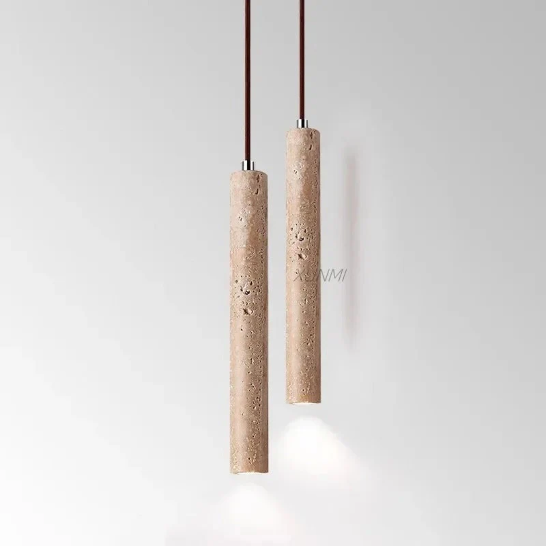 Lustre LED minimaliste en travertin, style Wabi-Sabi, idéal pour un intérieur design. Éclairage moderne.