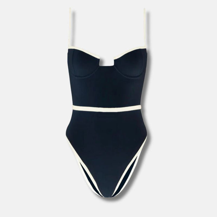 Maillot de bain une pièce femme, parfait pour celles qui recherchent un style chic et un effet galbant subtil.