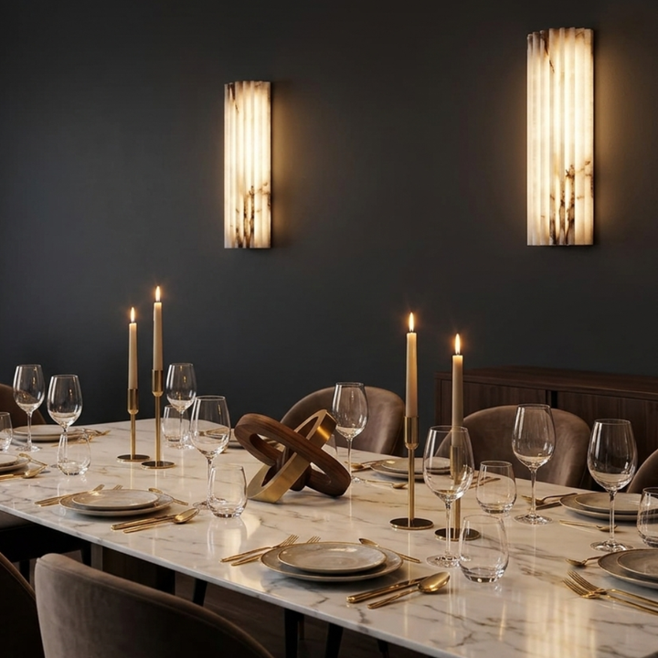 Luminaire mural élégant, design moderne et épuré. Apporte une touche chic et un éclairage doux à votre intérieur.