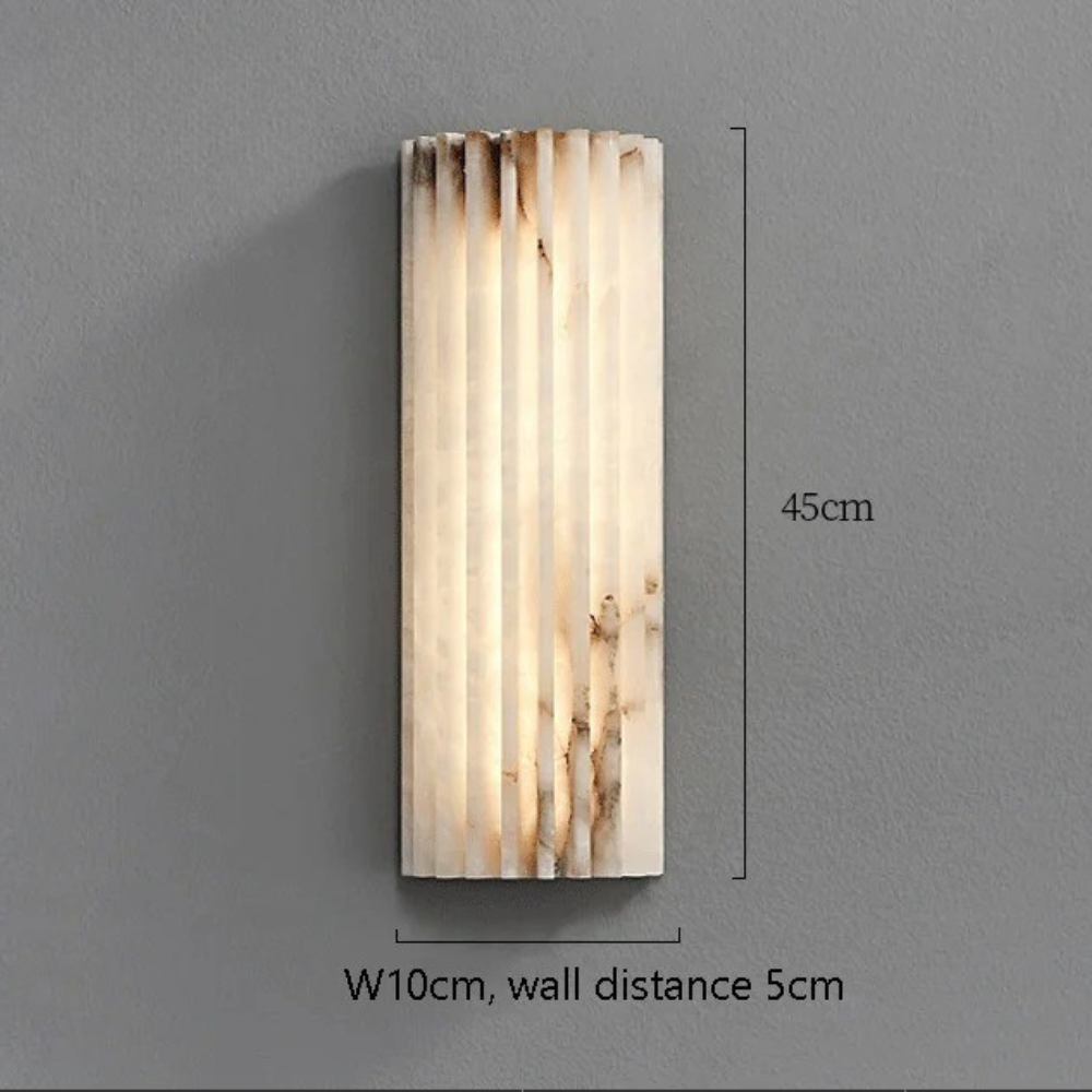 Élégante applique murale pour décoration moderne. Luminaire minimaliste qui offre un éclairage design pour salon et chambre.