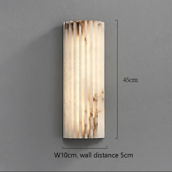Élégante applique murale pour décoration moderne. Luminaire minimaliste qui offre un éclairage design pour salon et chambre.