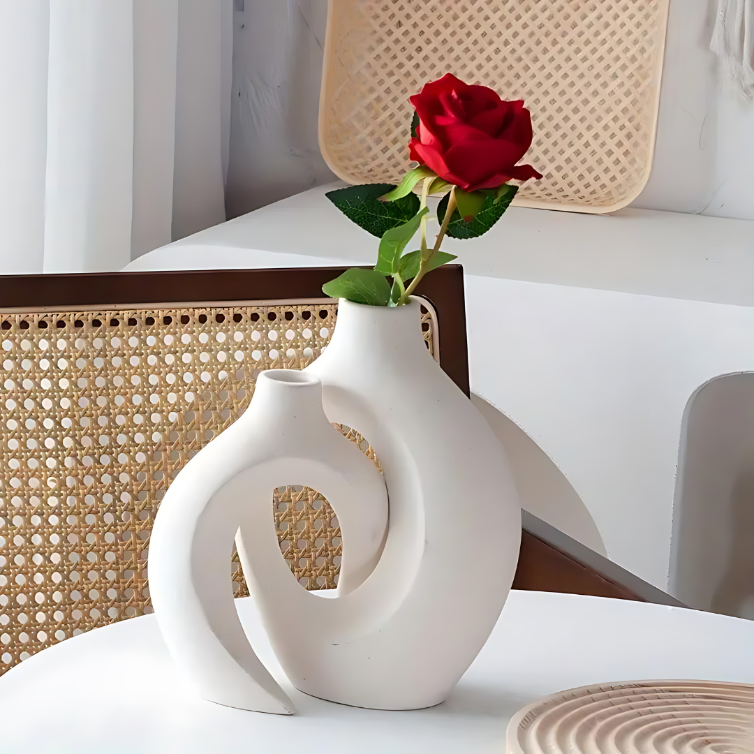 Vase en céramique beige et blanc ScandiLux, design scandinave moderne, parfait pour toute décoration de maison.