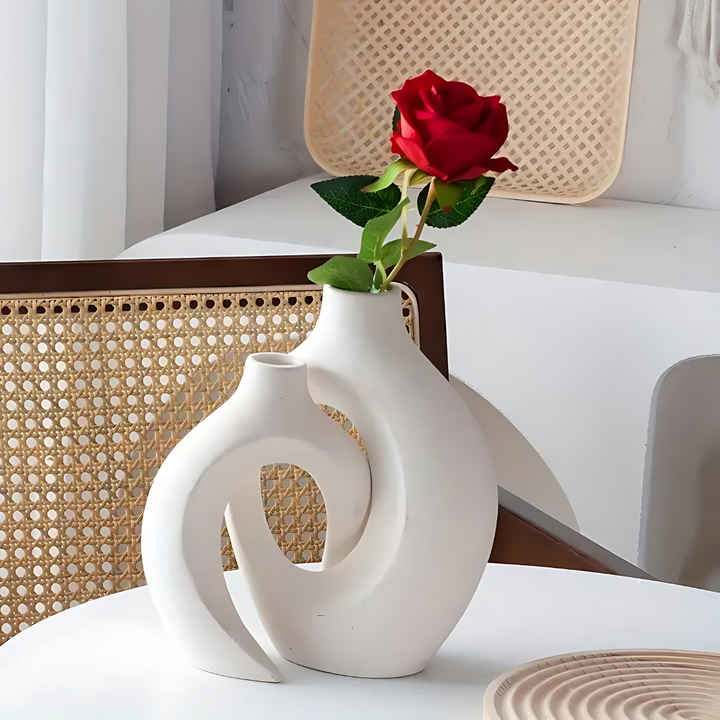 Vase en céramique beige et blanc ScandiLux, design scandinave moderne, parfait pour toute décoration de maison.