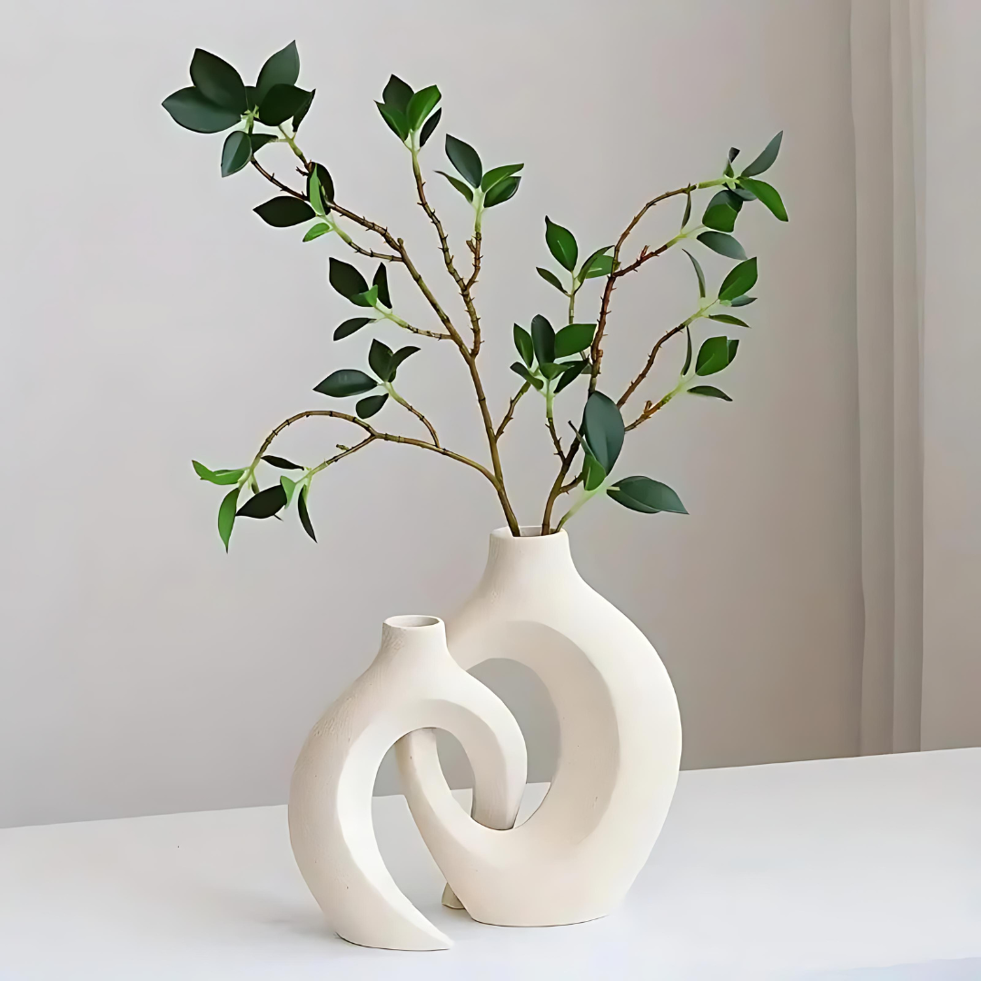 Vase luxe ScandiLux en céramique, accent de décoration scandinave chic pour un intérieur contemporain.