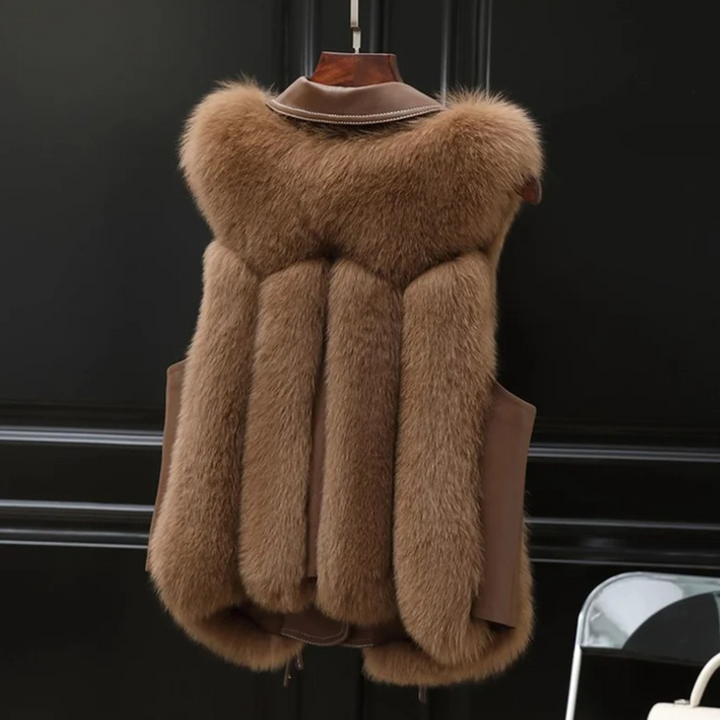 Mode hiver: gilet femme chic en fausse fourrure, design sans manches et ajustable pour un look sophistiqué.