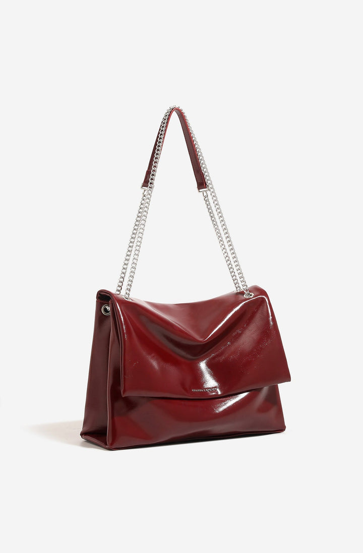 Sac à main femme chic, bandoulière chaîne tendance, rabat distinctif, accessoire élégant pour toute tenue.