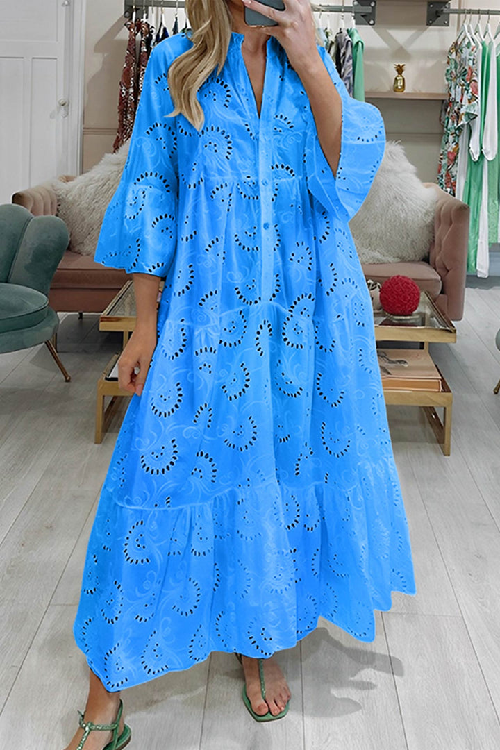 Robe coton brodé femme, ample et fluide, manches évasées, parfaite pour les chaudes journées d'été.