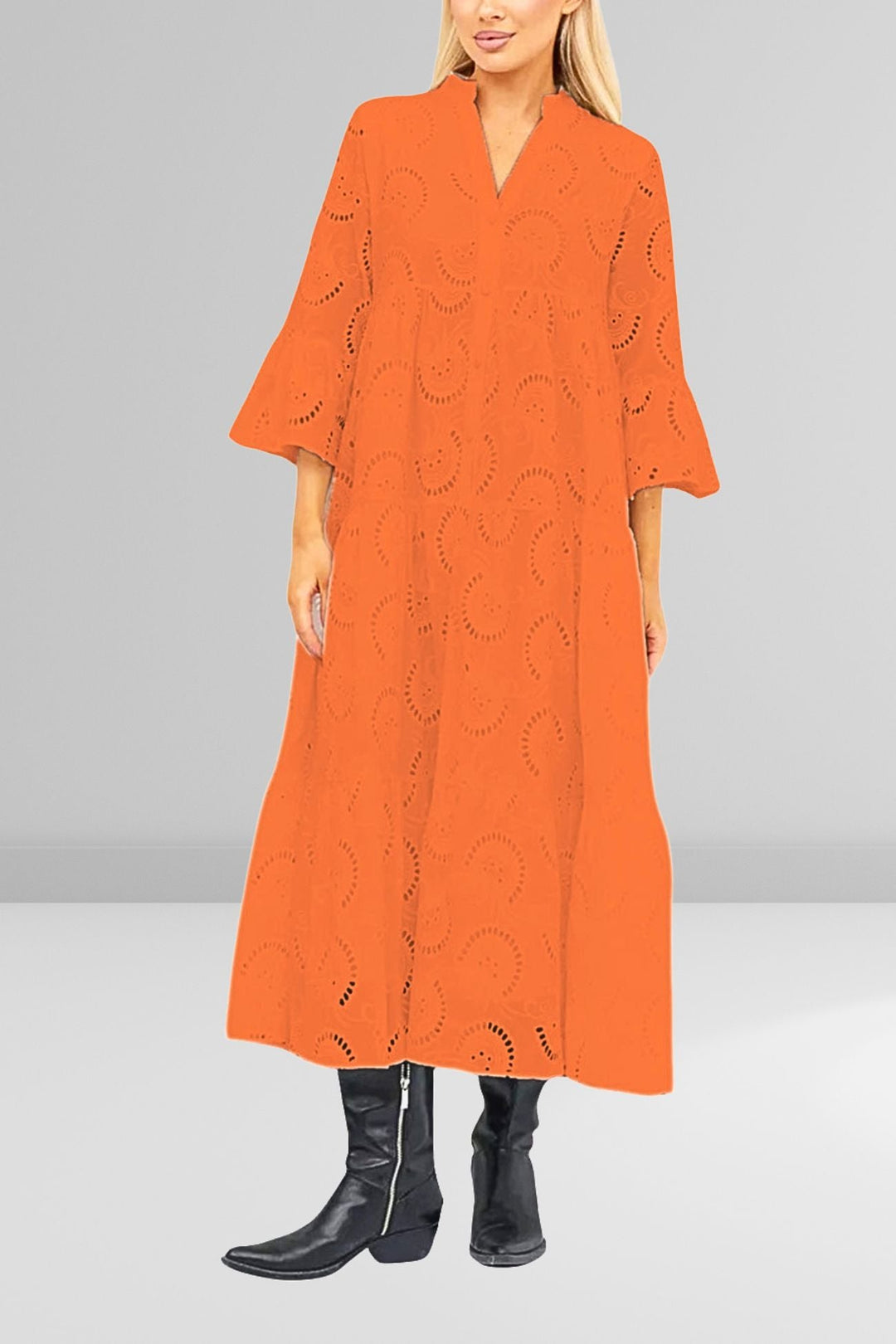Robe brodée en coton respirant pour femme, manches évasées, coupe ample et confortable.
