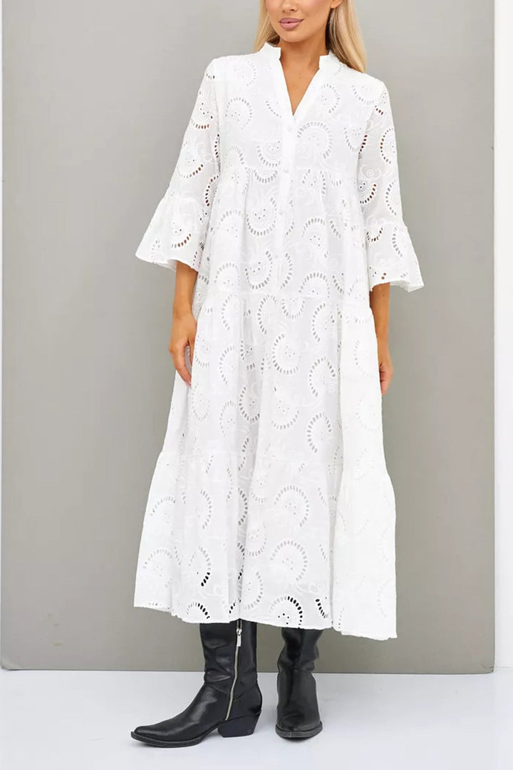 Robe ample en coton brodé pour femme, style bohème chic, parfaite pour les vacances d'été.