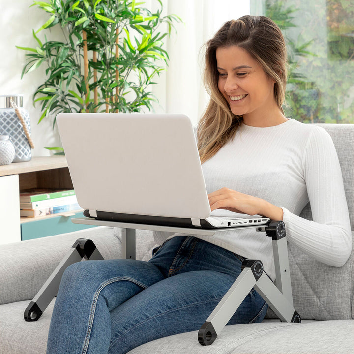 Support ergonomique ajustable pour ordinateur portable, idéal travail au lit, canapé ou bureau à domicile.