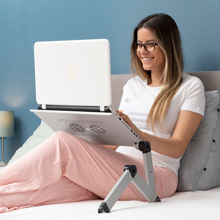 Support PC portable ergonomique et ajustable, améliore la posture pour télétravail confortable.