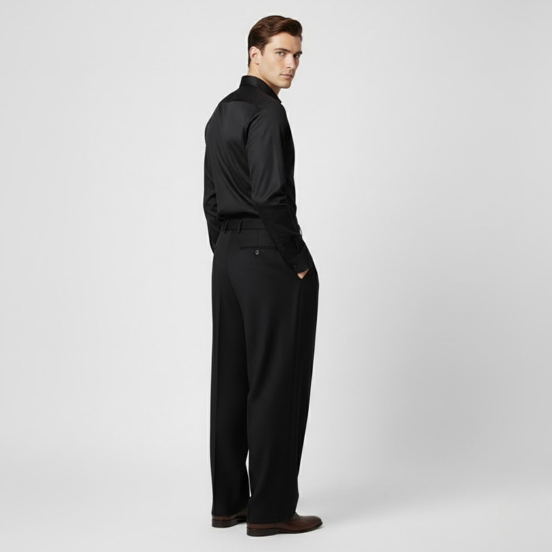 Pantalon homme plissé, taille haute et jambe large. Look moderne, chic et décontracté pour votre quotidien.