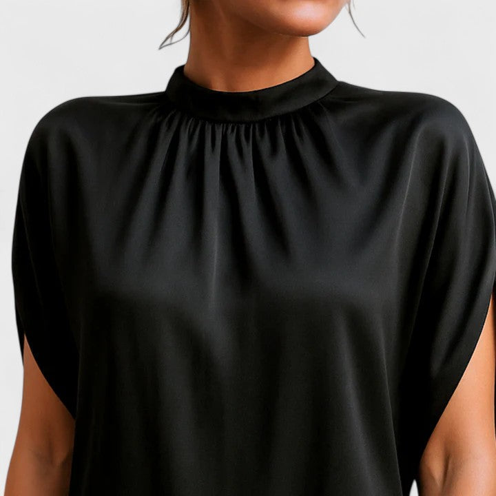 Robe femme noire élégante et flatteuse, silhouette moderne et chic. Idéale pour toute occasion, printemps ou été.